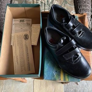 COPY - Brand new SAS back shoes